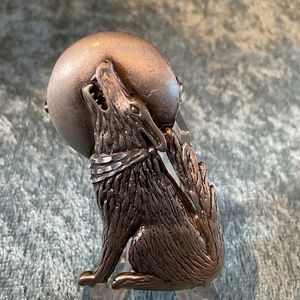 Vintage EGC '89 Pewter Coyote Howling at Moon Pin